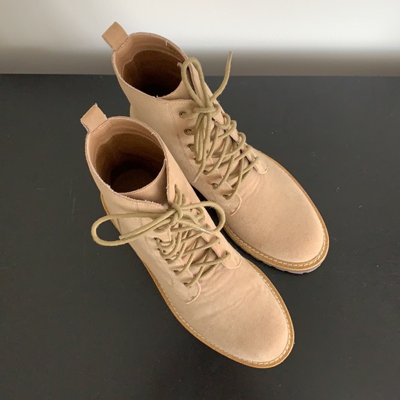 Booties 👢 - Picture 2 of 4